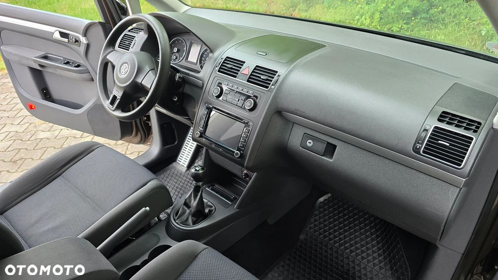 Volkswagen Touran - 11