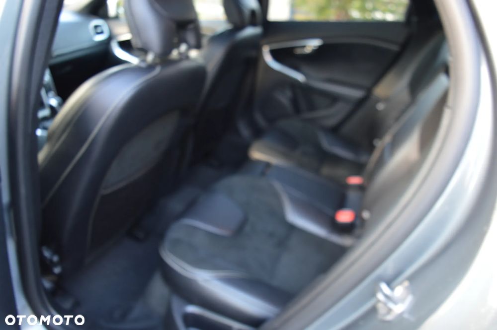 Volvo V40 D2 Drive-E R-Design Momentum - 14