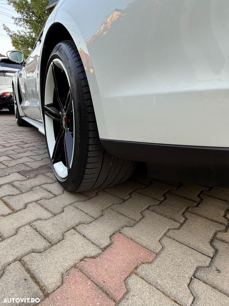 Porsche Taycan - 16