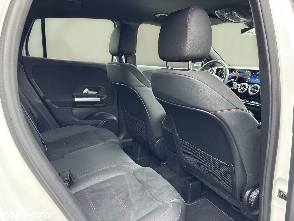 Mercedes-Benz GLA - 21