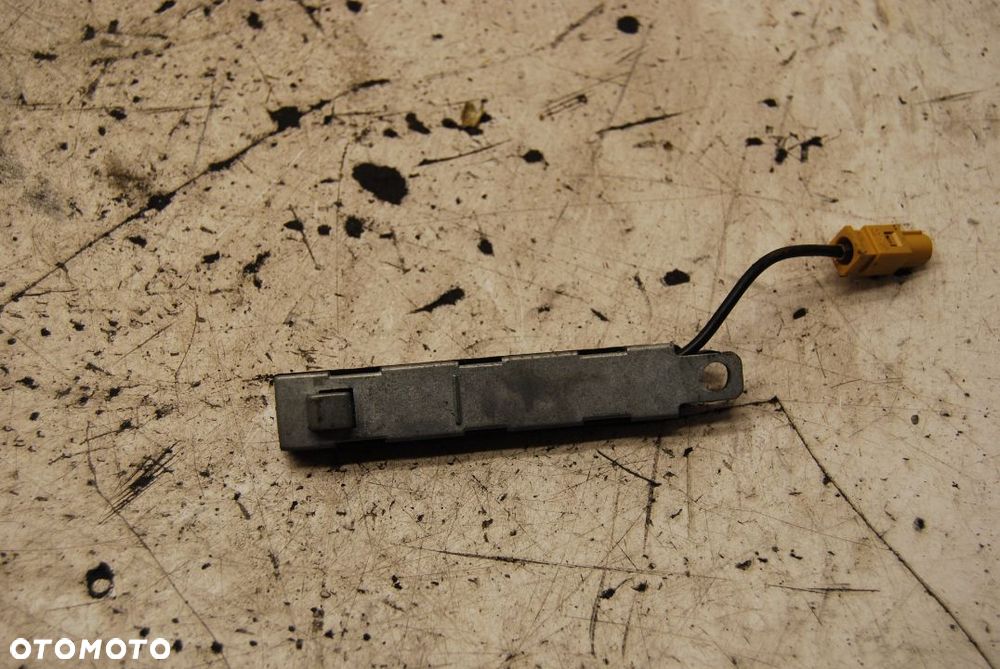 WZMACNIACZ ANTENY 5M0035577 VW GOLF V PLUS 5M0035577A - 4