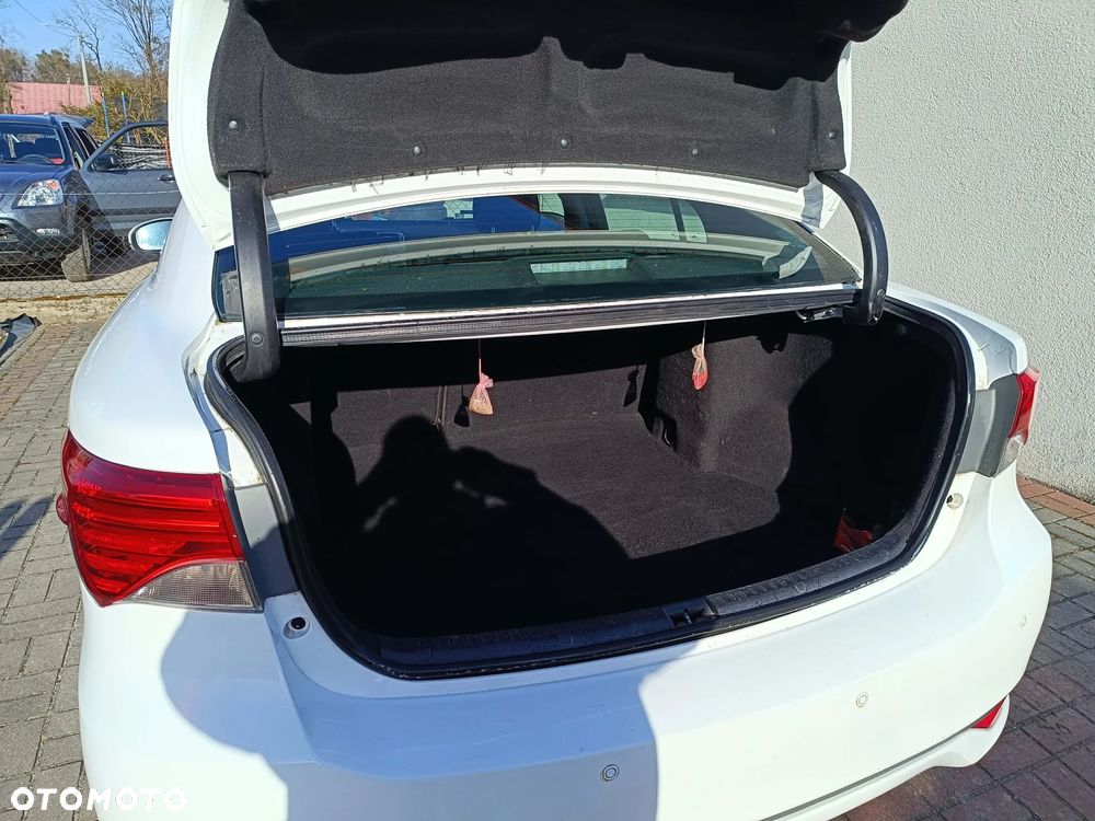 Toyota Avensis 2.0 D-4D Active - 6