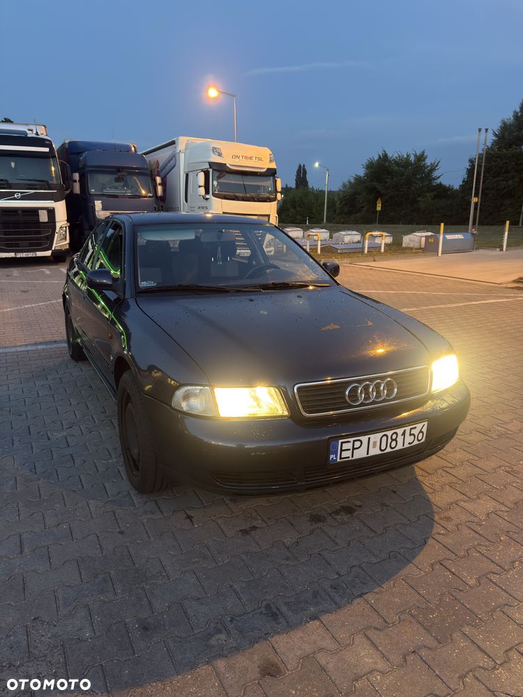 Audi A4 Limousine - 3