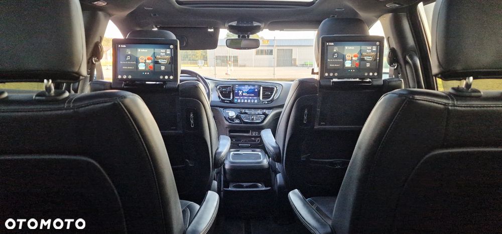 Chrysler Pacifica - 40