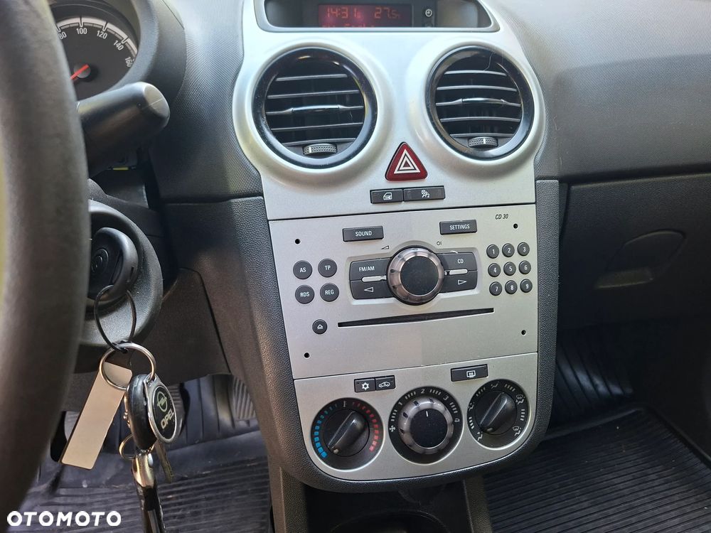 Opel Corsa 1.2 Cosmo - 25