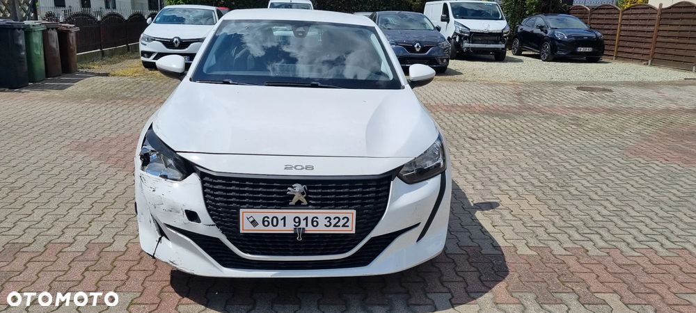 Peugeot 208 - 8