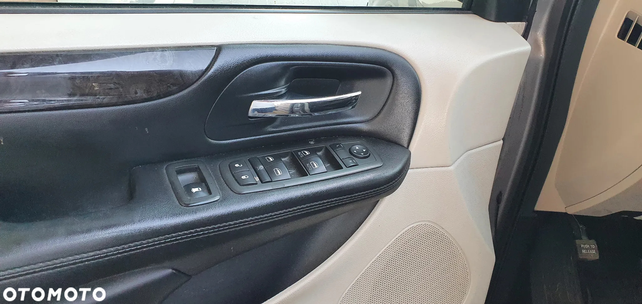 Dodge Grand Caravan - 11