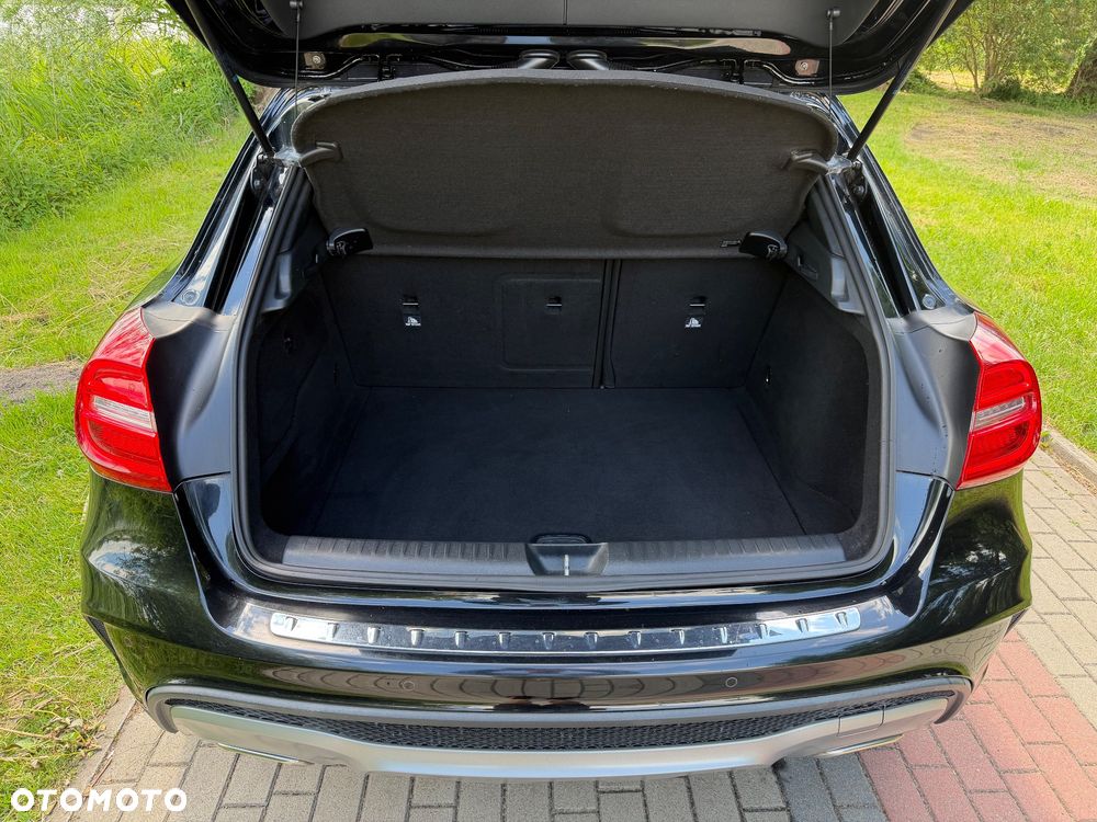 Mercedes-Benz GLA 200 AMG Line - 9