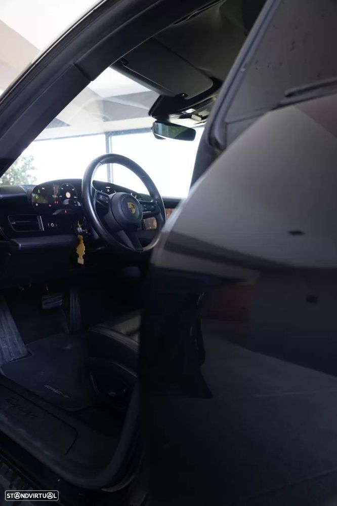 Porsche Taycan Standard - 31