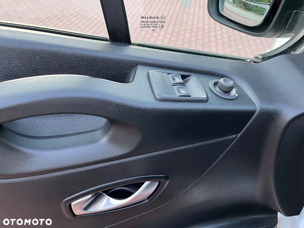 Renault Trafic - 15