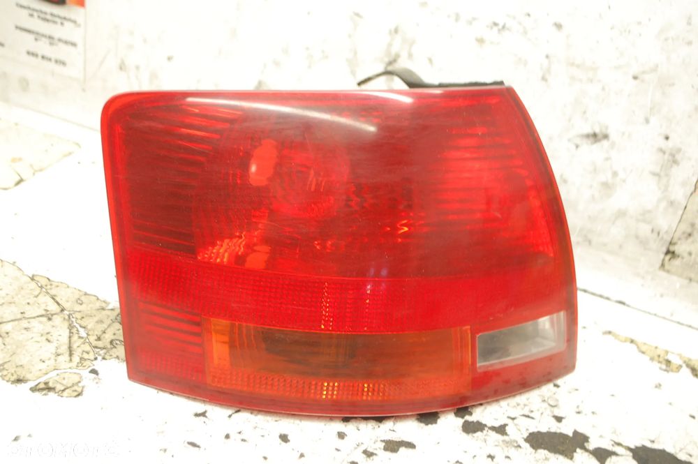 LAMPA PRAWY  TYŁ TYLNA PRAWA W BŁOTNIK AUDI A4 B7 KOMBI  8E9945096C - 3