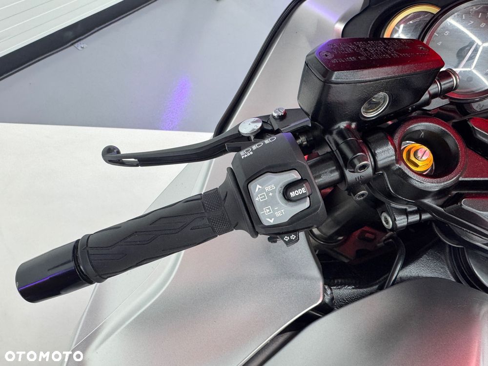 Suzuki GSX - 26
