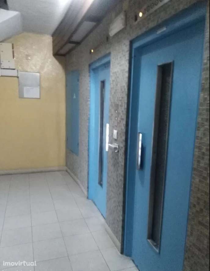 Fantástico apartamento T4 mobilado, equipado e decorado, na Venda Nova - Grande imagem: 4/19