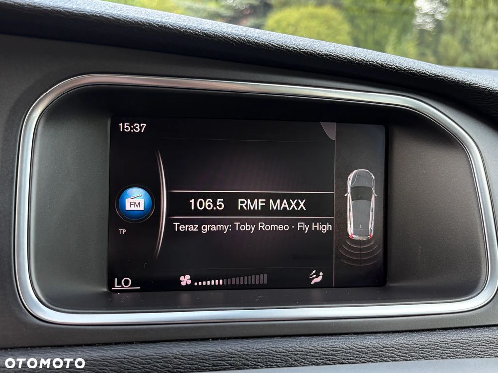 Volvo V40 T2 Momentum - 35