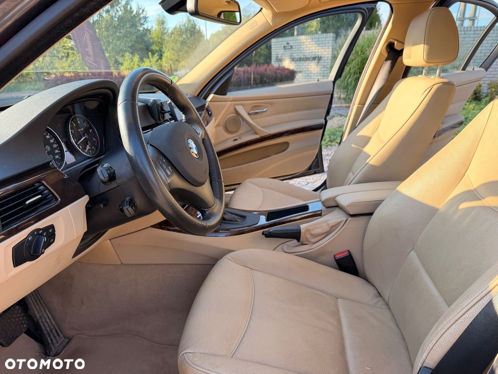 BMW Seria 3 325xi - 17