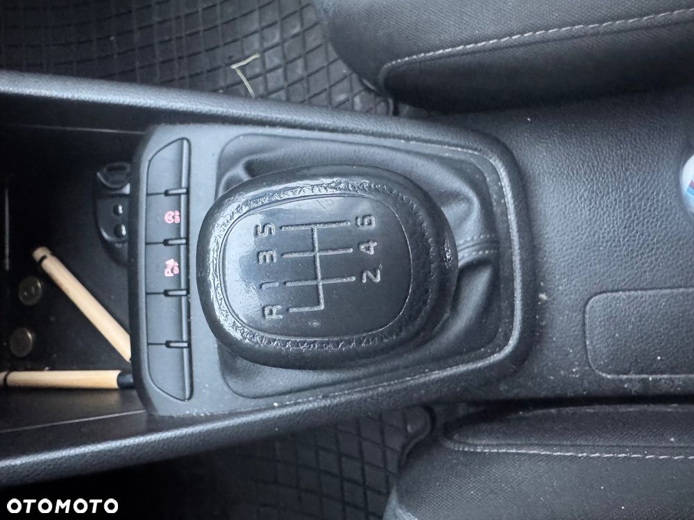 Kia Stonic 1.4 L - 7