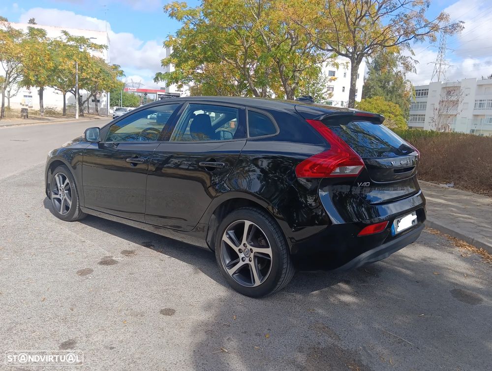 Volvo V40 2.0 D2 Momentum Eco - 19