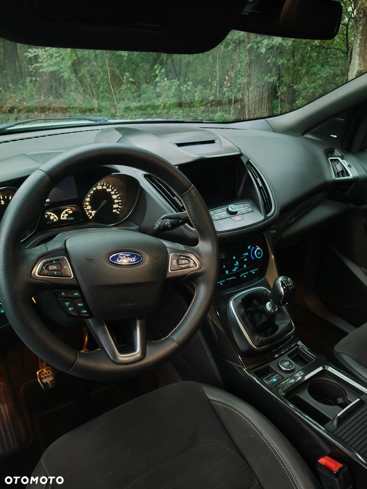 Ford Kuga 2.0 TDCi 2x4 ST-Line - 36