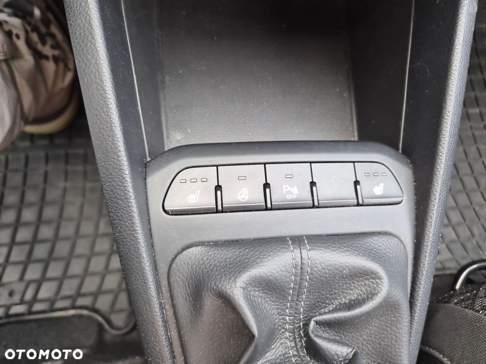 Kia Rio 1.2 L - 10