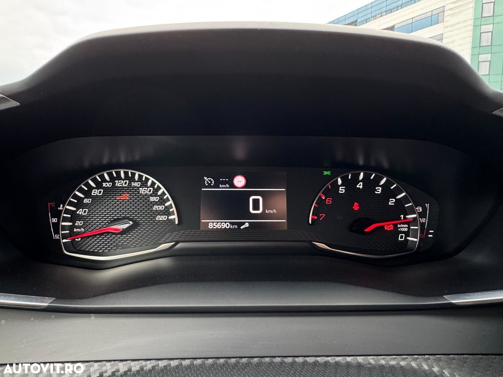 Peugeot 2008 - 8
