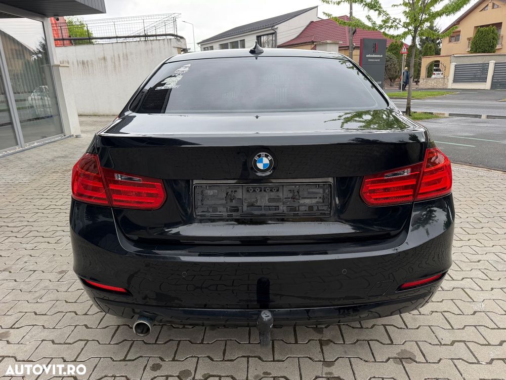 BMW Seria 3 318d Aut. - 15