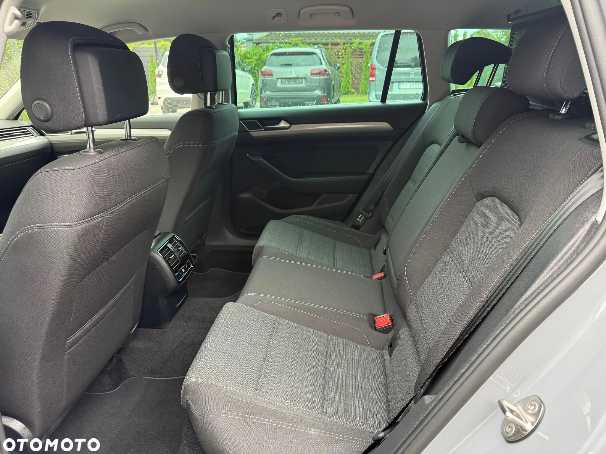 Volkswagen Passat Variant 2.0 TDI SCR DSG Business - 6