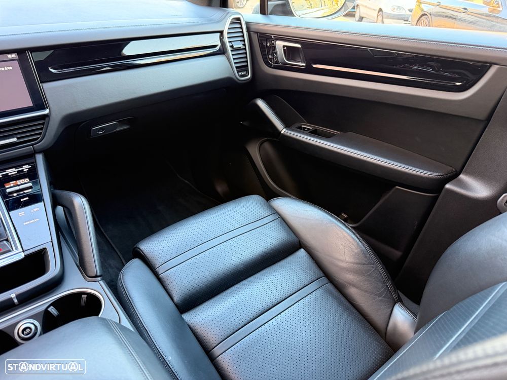 Porsche Cayenne E-Hybrid - 32