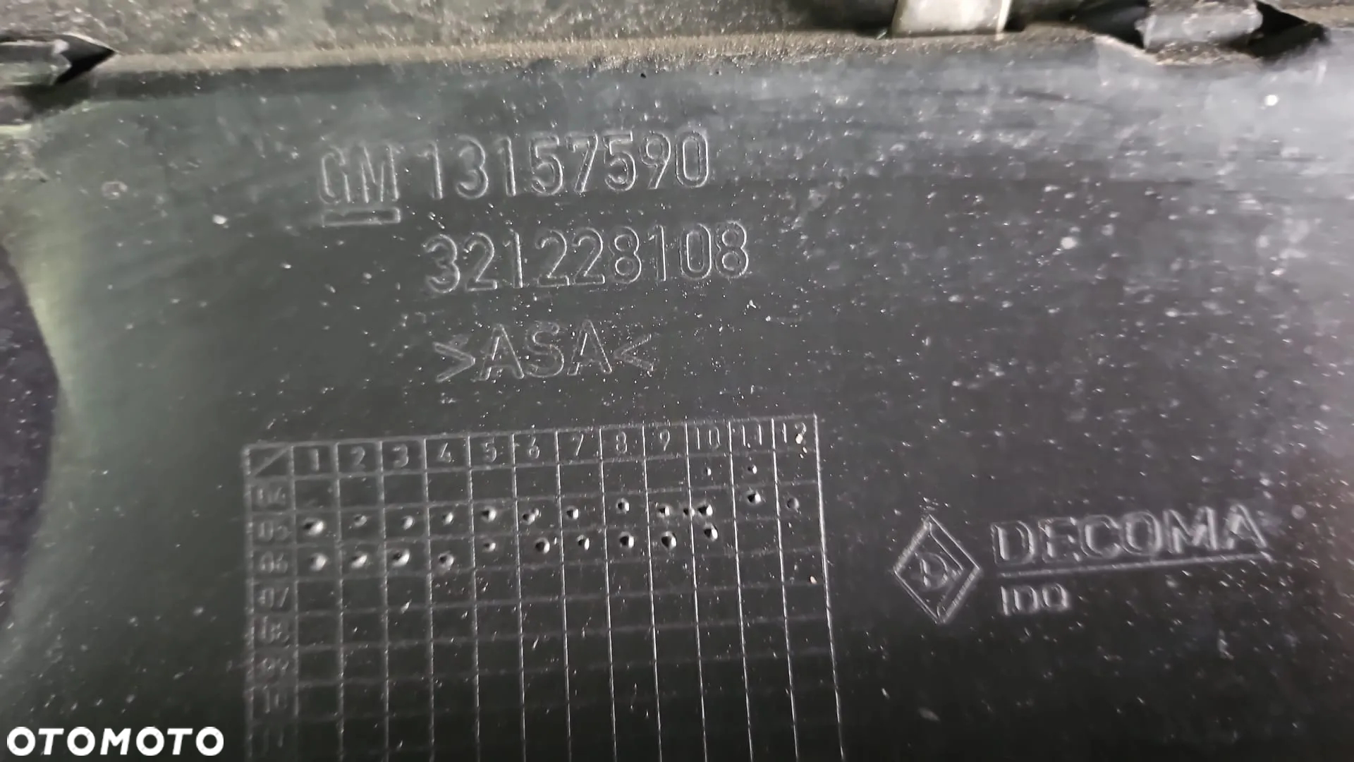 OPEL ZAFIRA B ZNACZEK ATRAPA GRILL 13157590 - 2