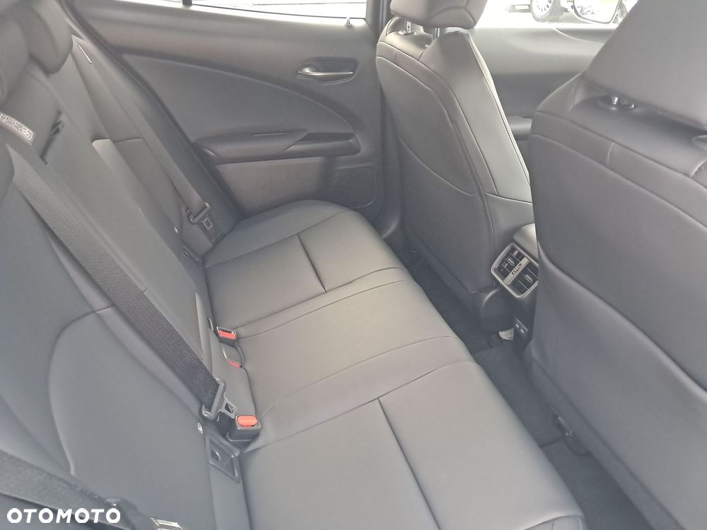 Lexus UX - 10