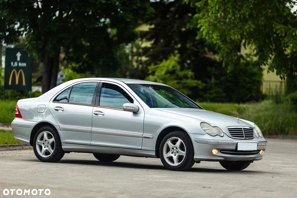 Mercedes-Benz Klasa C 240 Avantgarde Sport Edition - 8