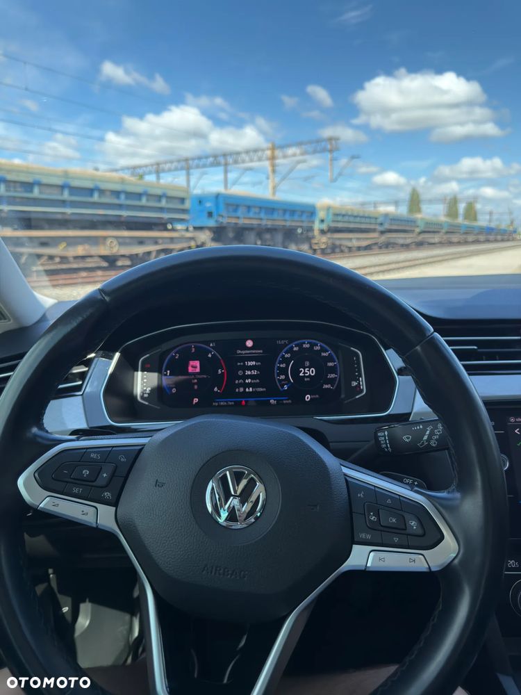 Volkswagen Passat 2.0 TDI SCR DSG - 17