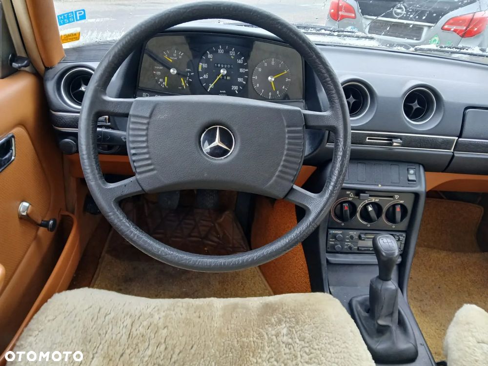 Mercedes-Benz W123 - 15