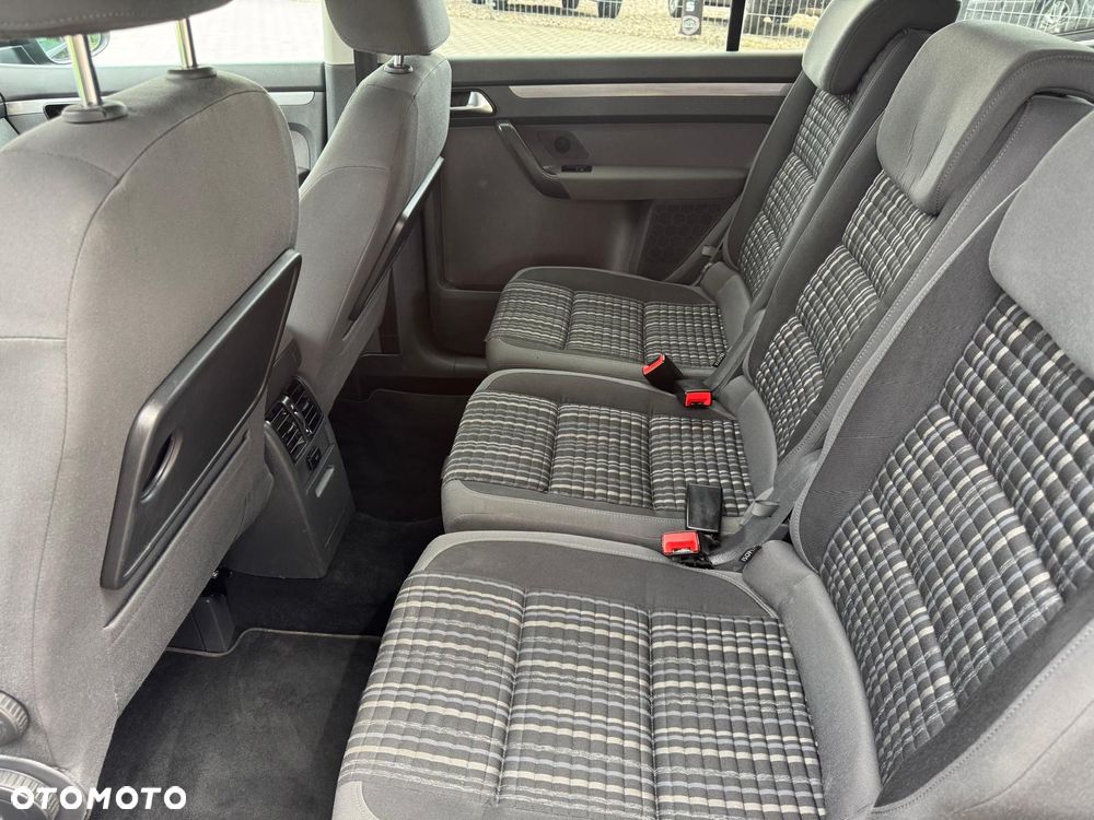 Volkswagen Touran - 32