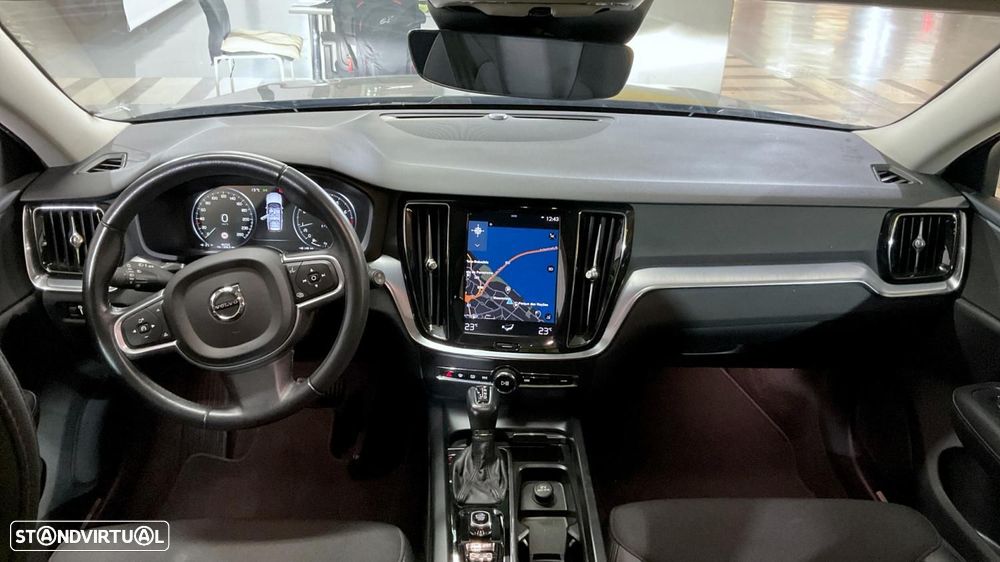 Volvo V60 2.0 T4 Momentum Plus - 14