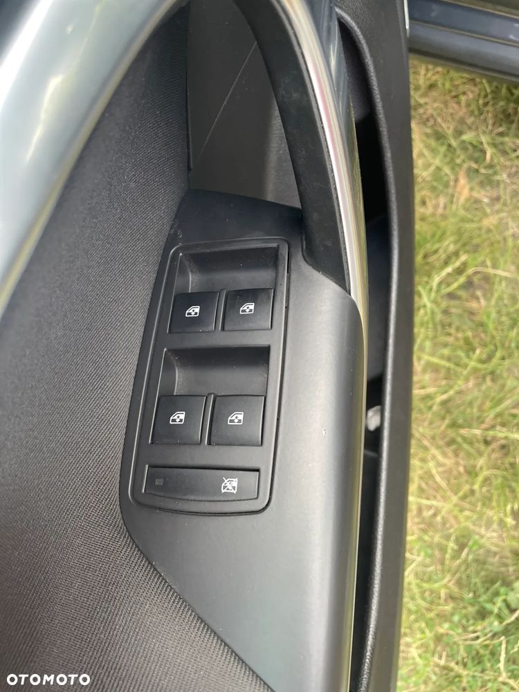 Opel Insignia 2.0 CDTI - 9