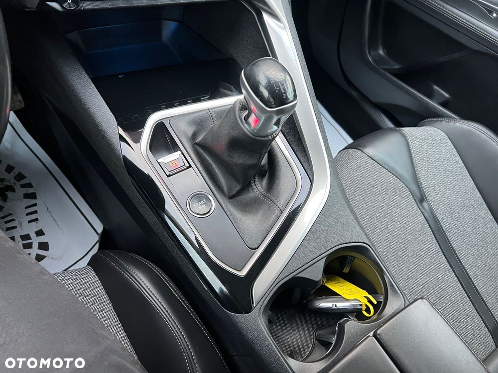Peugeot 3008 PureTech 130 Stop & Start GPF Allure - 24