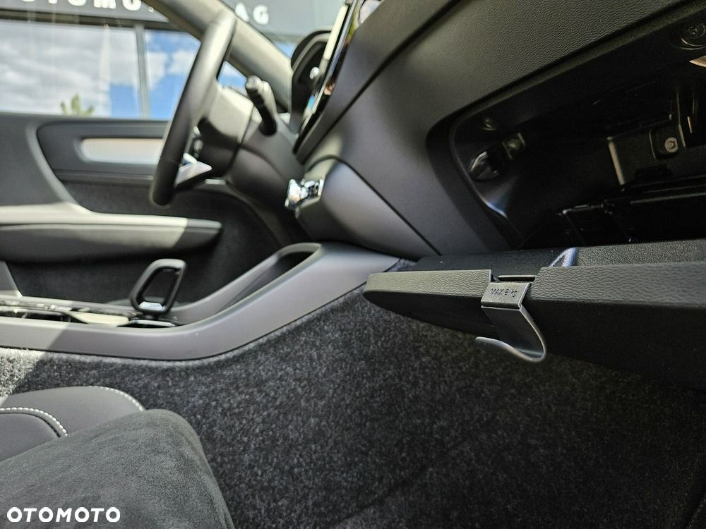 Volvo XC 40 B3 B DKG Ultra Black Edition - 24