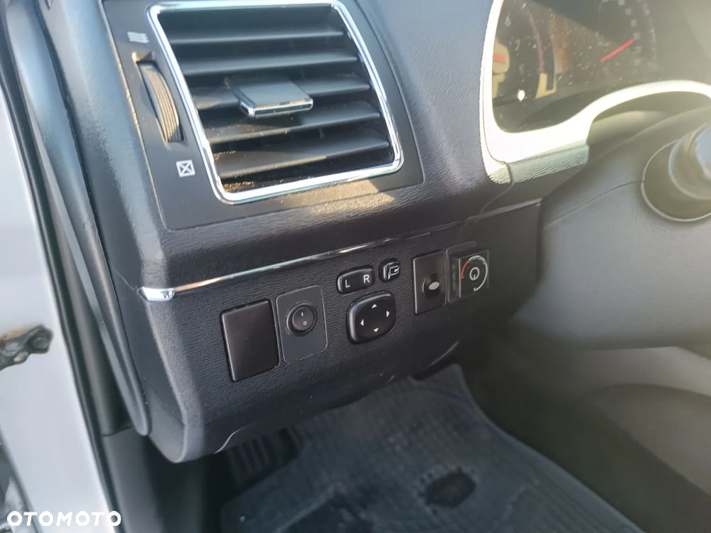 Toyota Avensis 2.0 Sol NAVI MS - 9