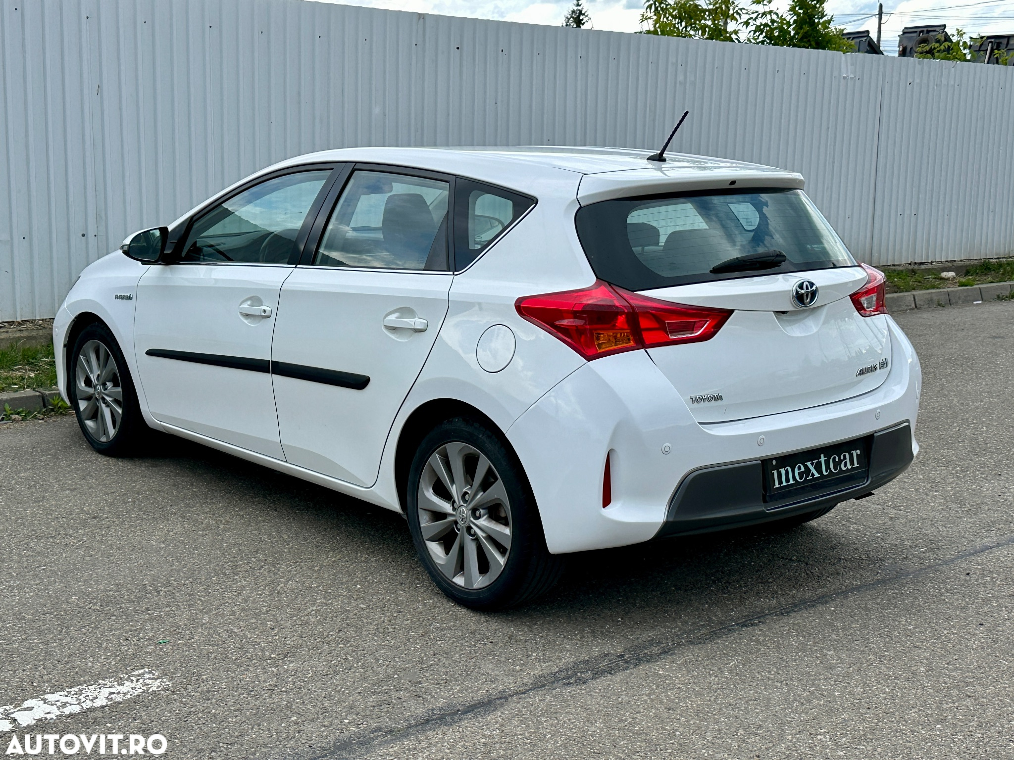 Toyota Auris 1.8 L VVT-i HSD Sol - 6