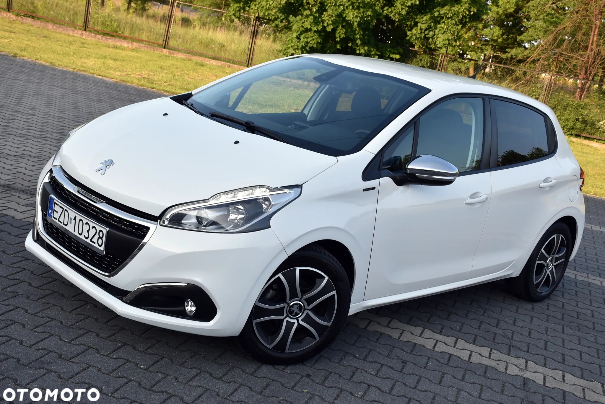 Peugeot 208 - 10
