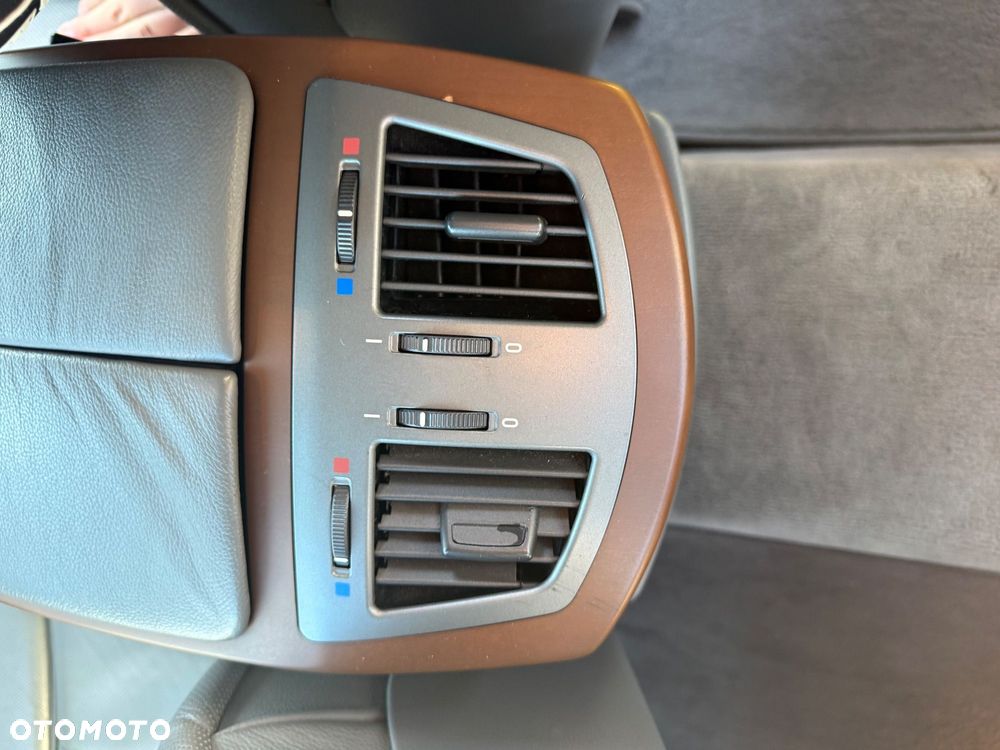 BMW Seria 7 745i L - 24