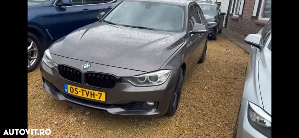 BMW Seria 3 320i Aut. Modern Line - 1