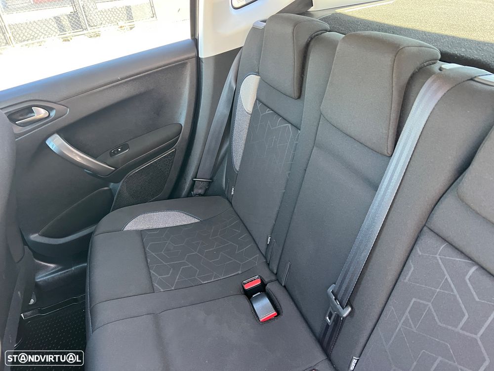 Peugeot 2008 1.2 PureTech Style - 27