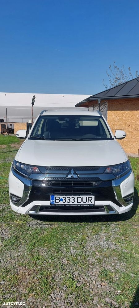 Mitsubishi Outlander - 1