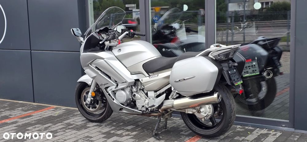 Yamaha FJR - 28