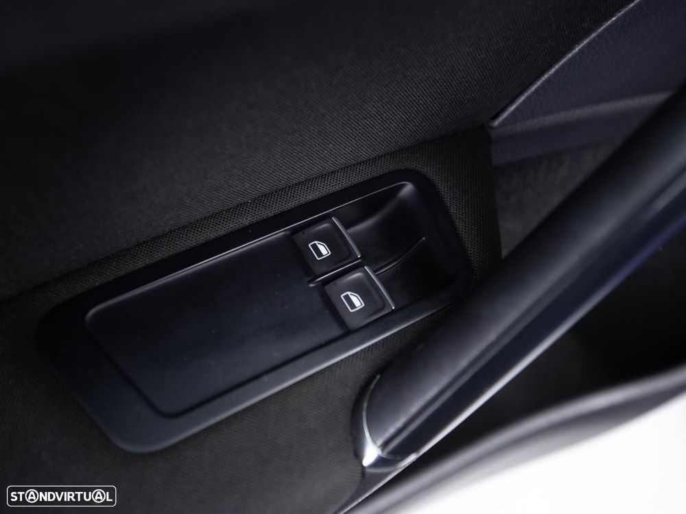 Volkswagen Golf 2.0 TSI R DSG — fotografia 13