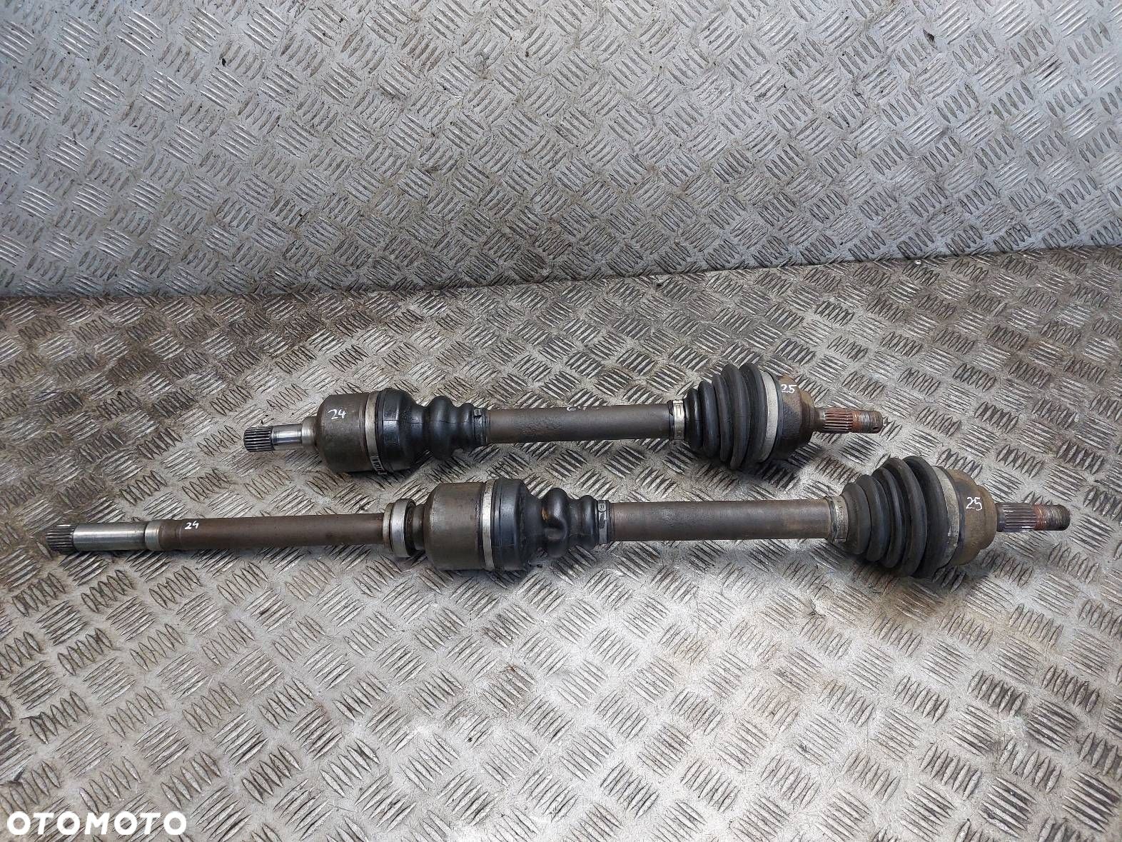 PÓŁOŚ LEWY PRZÓD + PRAWY PRZÓD 5B PEUGEOT 307 I 2.0 HDI - 1