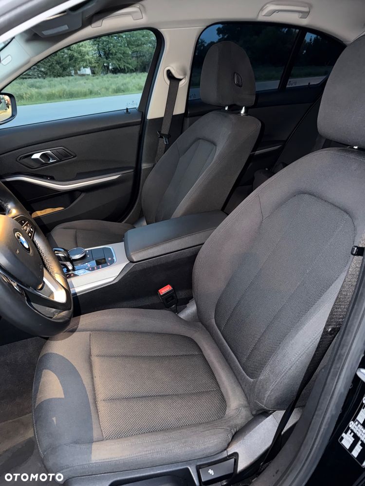BMW Seria 3 320i - 30