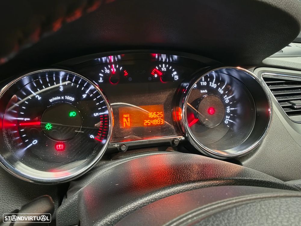 Peugeot 5008 e-HDI 115 ETG6 Stop&Start Active - 26