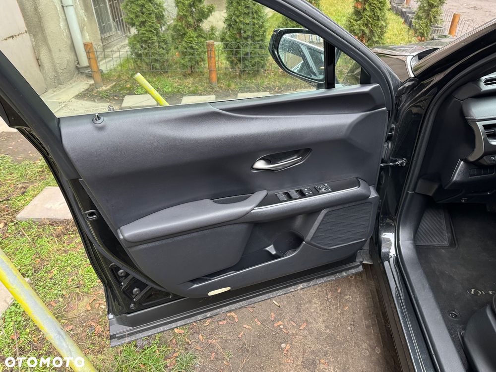 Lexus UX 250h Business Edition - 13